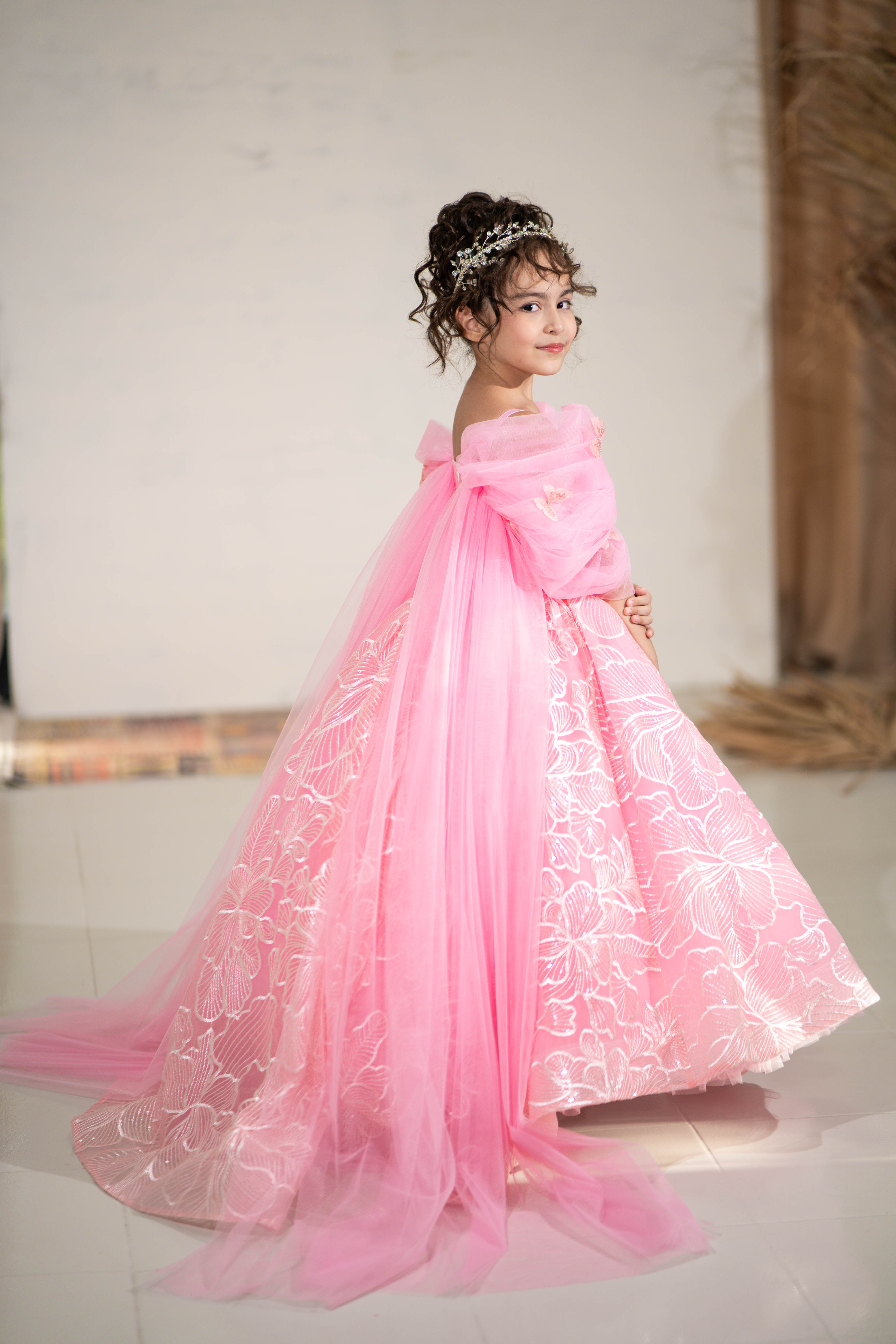 Birthday girl dress,Girls formal dress, First Baby Birthday Party Dress, Princess Girl Gown, Pageant Toddler Special Occasion Dress, White Luxury Christmas Pageant gown, Flower girl dress, red couture, Junior Bridesmaid dress, Maxi Prom Dress Ball Gown with Train,Baby Girl Princess Dress, stylish children's fashion, fancy birthday outfit, elegant occasion wear for girls, Toddler Tulle Puffy Pageant Dress, Special Occasion Girl Dress, Ivory flower girl dress, White flower girl dress toddler, Tutu dress, Prin