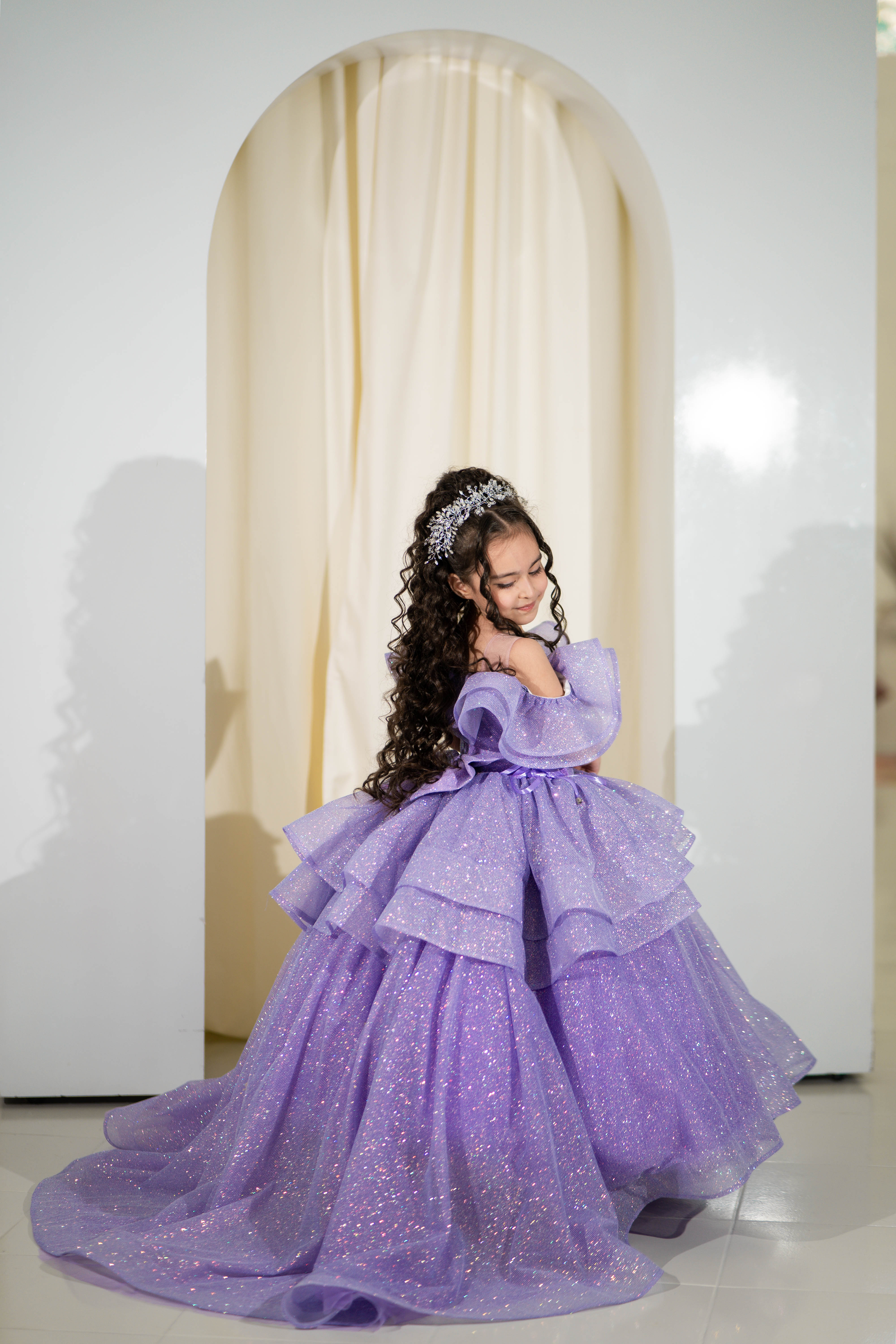 Birthday girl dress, Girls formal dress, First Baby Birthday Party Dress, Princess Girl Gown, Pageant Toddler Special Occasion Dress, White Luxury Christmas Pageant gown, Flower girl dress, red couture, Junior Bridesmaid dress, Maxi Prom Dress Ball Gown with Train, Baby Girl Princess Dress, stylish children's fashion, fancy birthday outfit, elegant occasion wear for girls