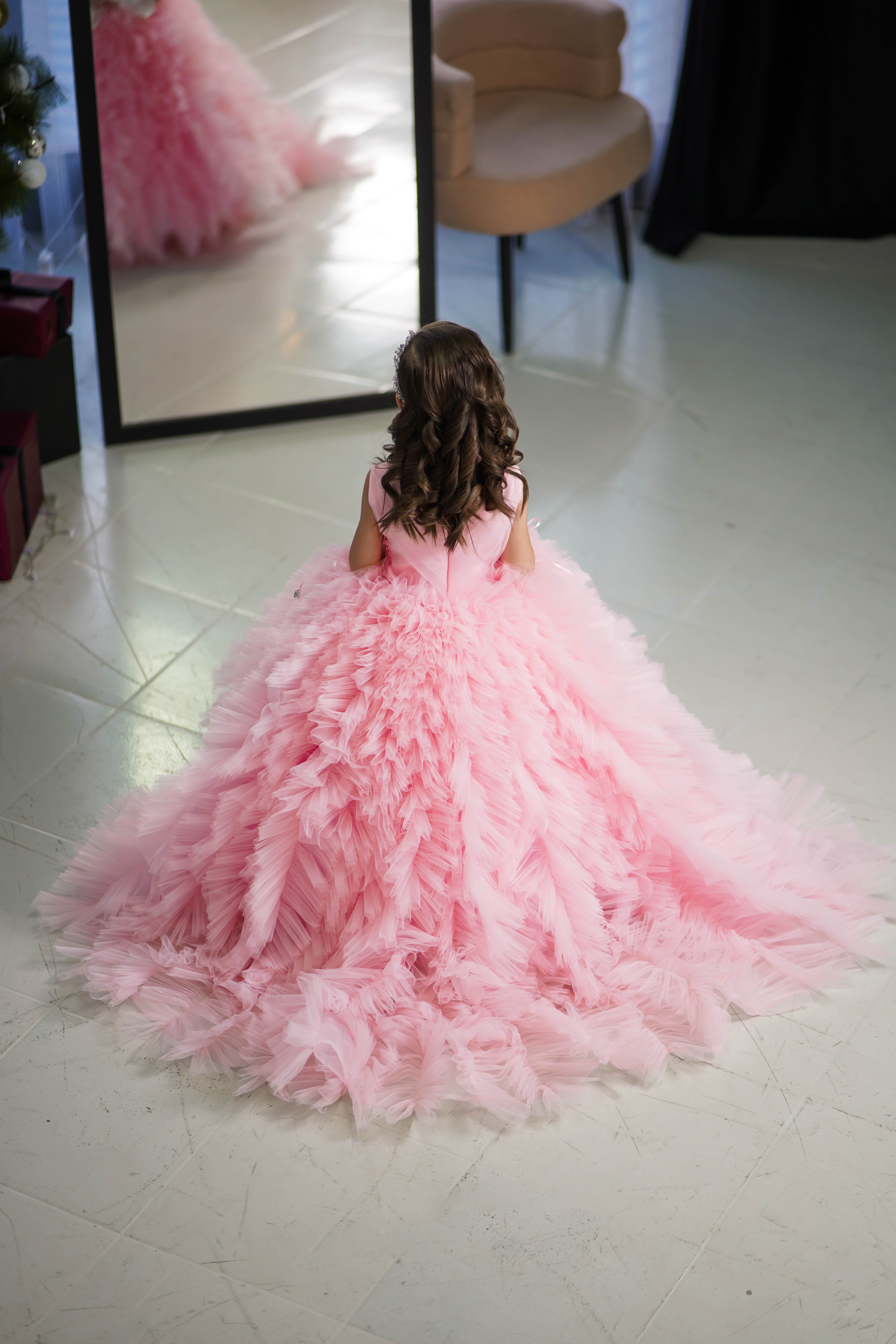 Birthday girl dress, Girls formal dress, First Baby Birthday Party Dress, Princess Girl Gown, Pageant Toddler Special Occasion Dress, White Luxury Christmas Pageant gown, Flower girl dress, red couture, Junior Bridesmaid dress, Maxi Prom Dress Ball Gown with Train, Baby Girl Princess Dress, stylish children's fashion, fancy birthday outfit, elegant occasion wear for girls